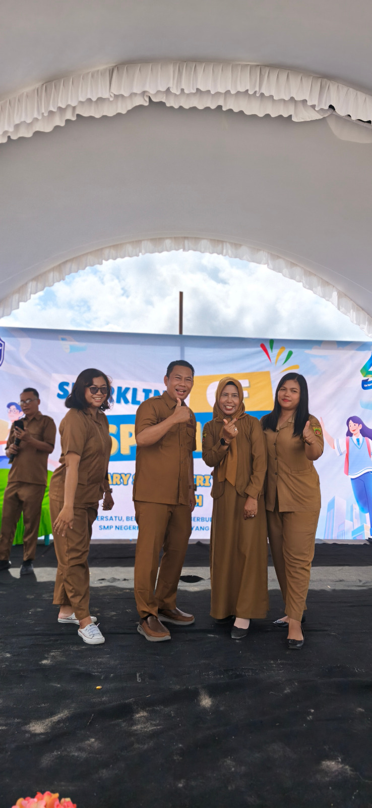 Foto Meriah dan Penuh Khidmat: Perayaan HUT SMPN 14 Samarinda Menjadi Momentum Penguatan Sinergi Pendidikan