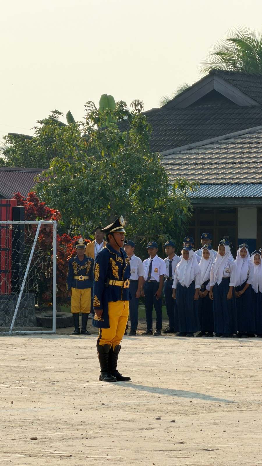 Foto Sejarah Baru ! Tangis Haru dan Bangga, Warnai Upacara Kemerdekaan Perdana Di Lapangan Sendiri