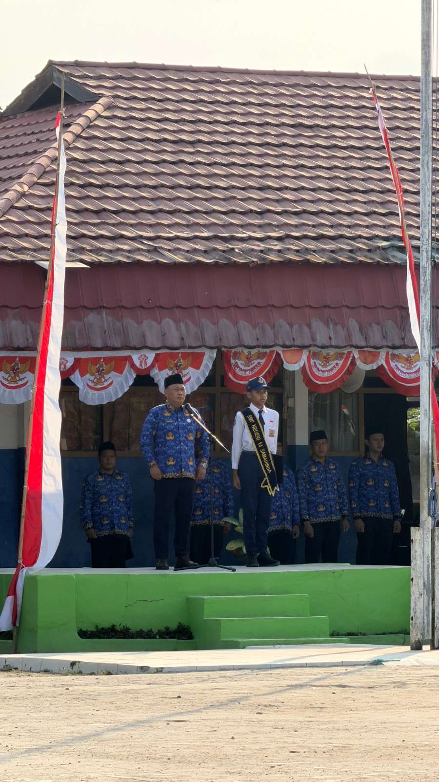 Foto Sejarah Baru ! Tangis Haru dan Bangga, Warnai Upacara Kemerdekaan Perdana Di Lapangan Sendiri